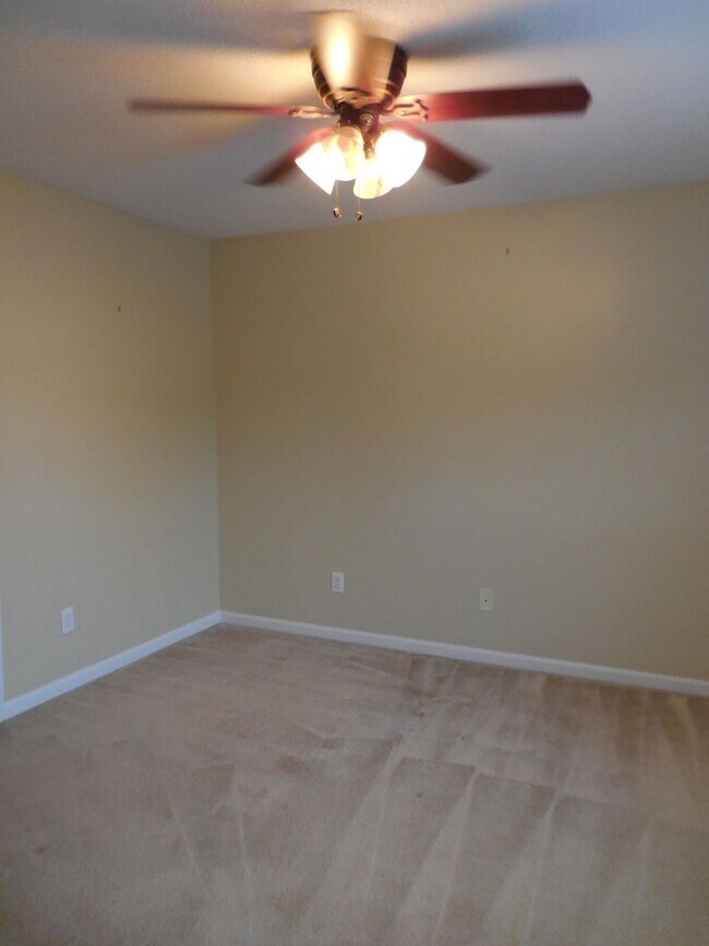 Building Photo - 2 BR 2.5 BA Horse Creek Farms