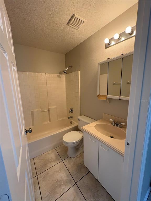 Building Photo - 305 Colonade Ct