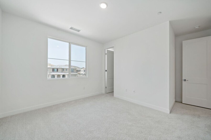Building Photo - 18191 Crow Cir
