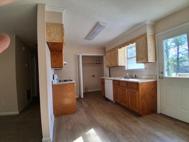 Building Photo - 821 Belle Dr