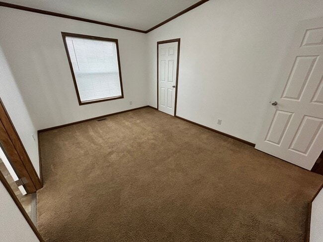 Building Photo - 220 Riverwood Dr