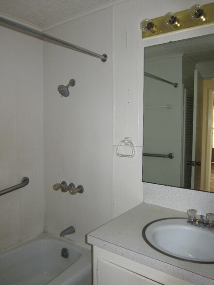 Building Photo - 3587 FM 2208