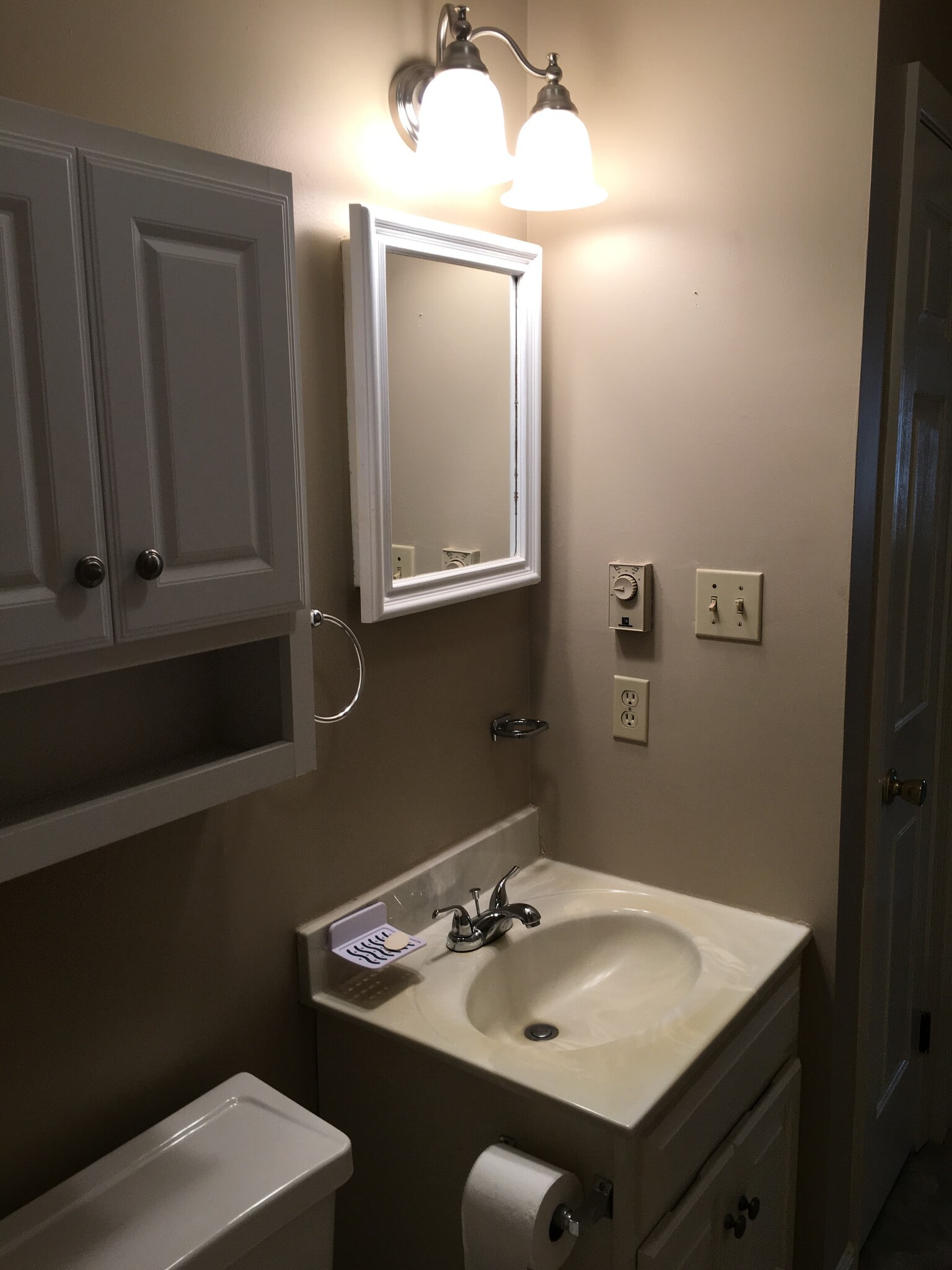 Full bathroom 2 - 556 Nicholas Ave