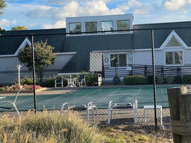 Building Photo - 1132 Windward Rd