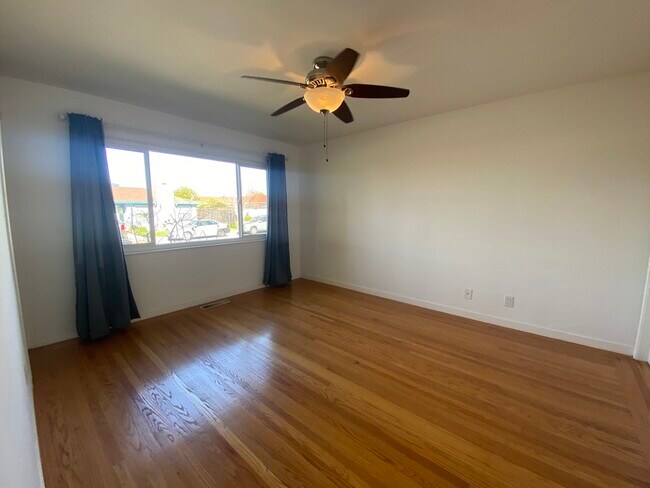 Building Photo - 2101 Trousdale Dr