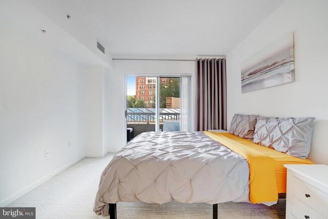 Building Photo - 3101 N Hampton Dr