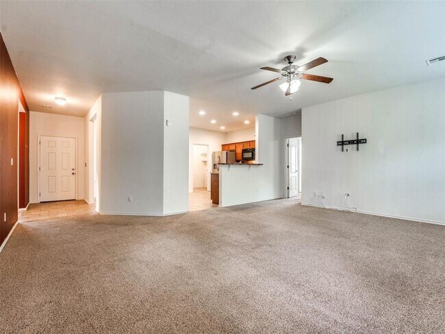Building Photo - Home in gated community