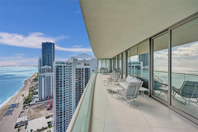 Building Photo - 18975 Collins Ave