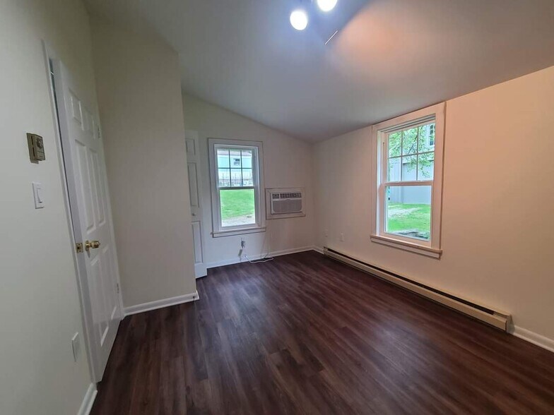 Building Photo - 5 Beaver Brook Rd