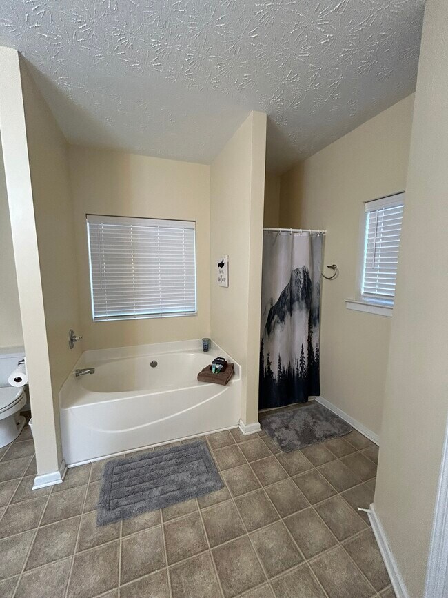 Building Photo - 2615 Rolling River Dr