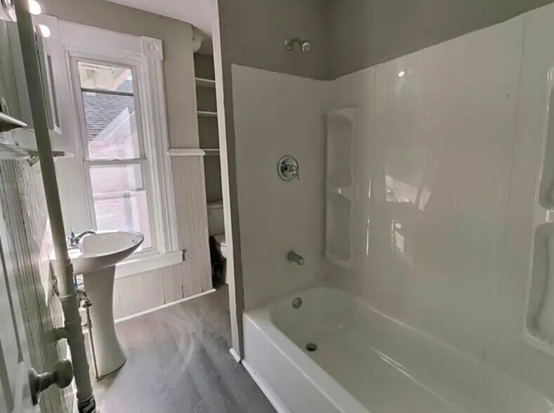 Building Photo - 975 Grant Ave