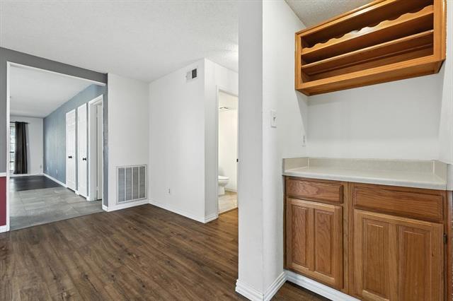 Building Photo - 990 Acorn Dr