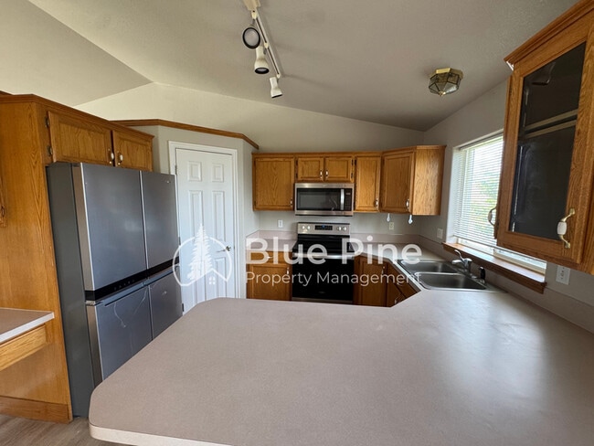 Building Photo - 3535 Spring Creek Dr