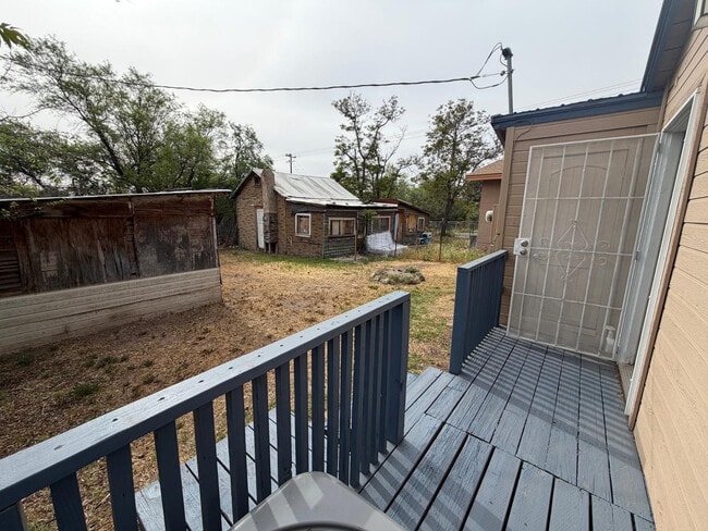 Building Photo - 905 N 2nd St