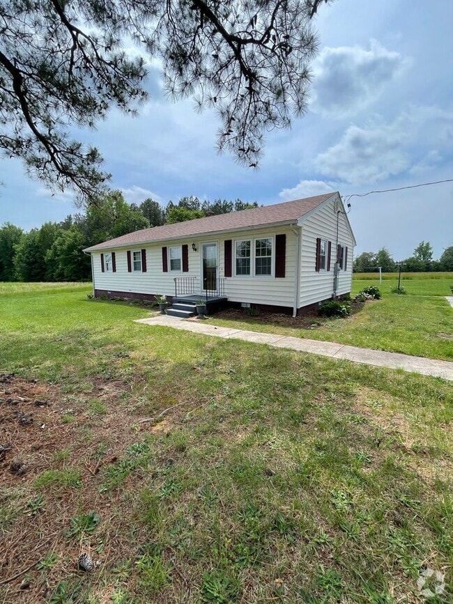 Building Photo - 4 Bedroom 1.5 Bath Large Yard
