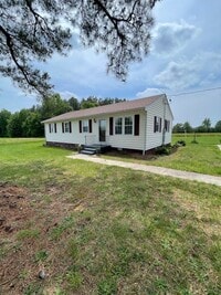 Building Photo - 4 Bedroom 1.5 Bath Large Yard