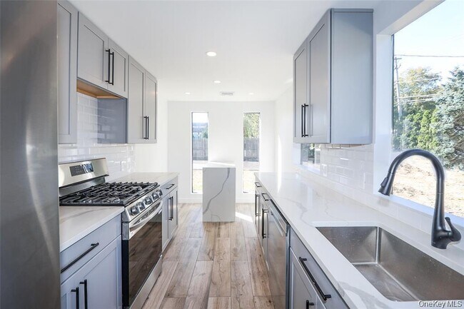 Building Photo - 2 Park Ave