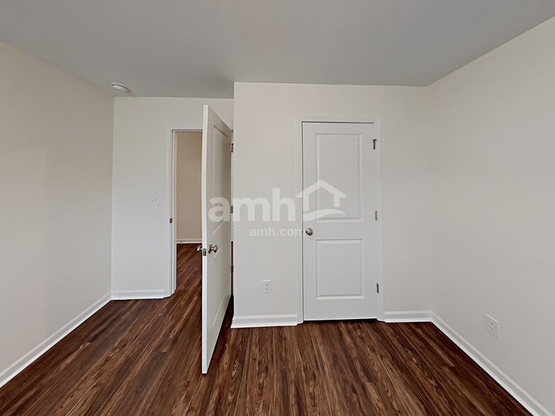 Building Photo - 46 Camp dr