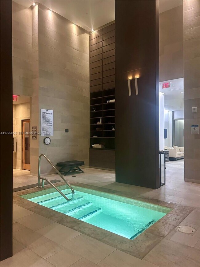 Building Photo - 1830 S Ocean Dr