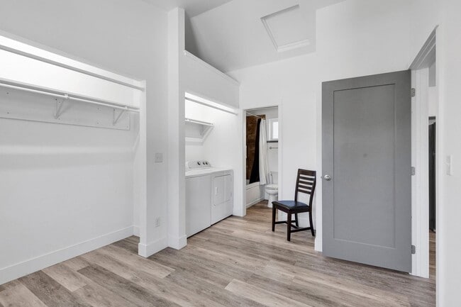 Building Photo - Modern One-Bedroom Above-Garage Apartment in Central Missoula