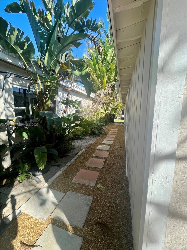 Building Photo - 1329 NE 16th Ave