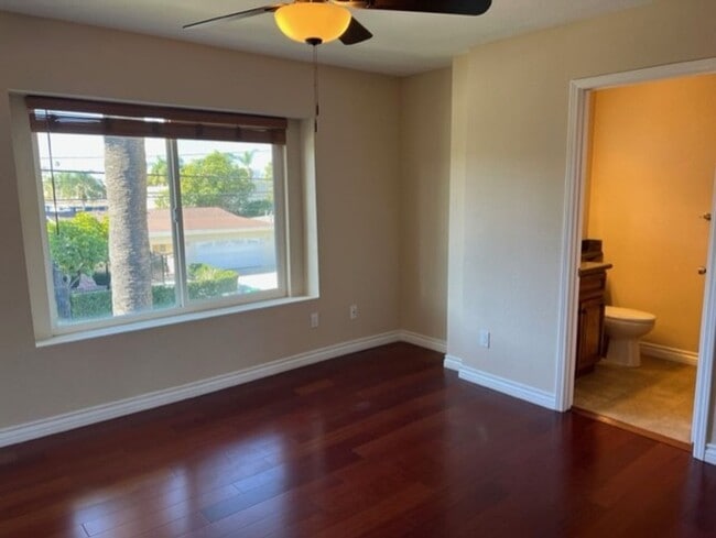 Building Photo - Private, Gated and the Heart of Costa Mesa!