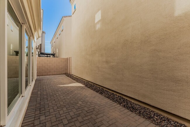 Building Photo - Gorgeous Rental Home in Chandler