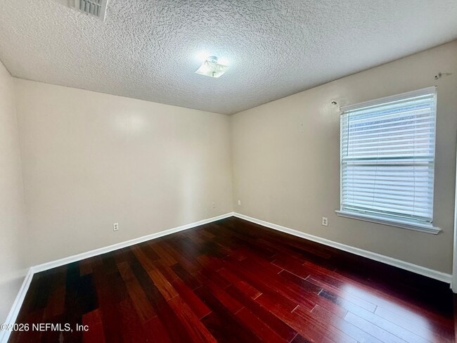Building Photo - 12856 Chets Creek Dr N