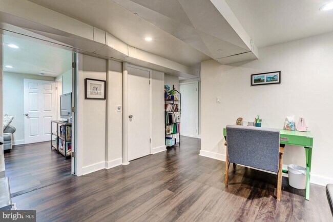 Building Photo - 7806 Jansen Dr