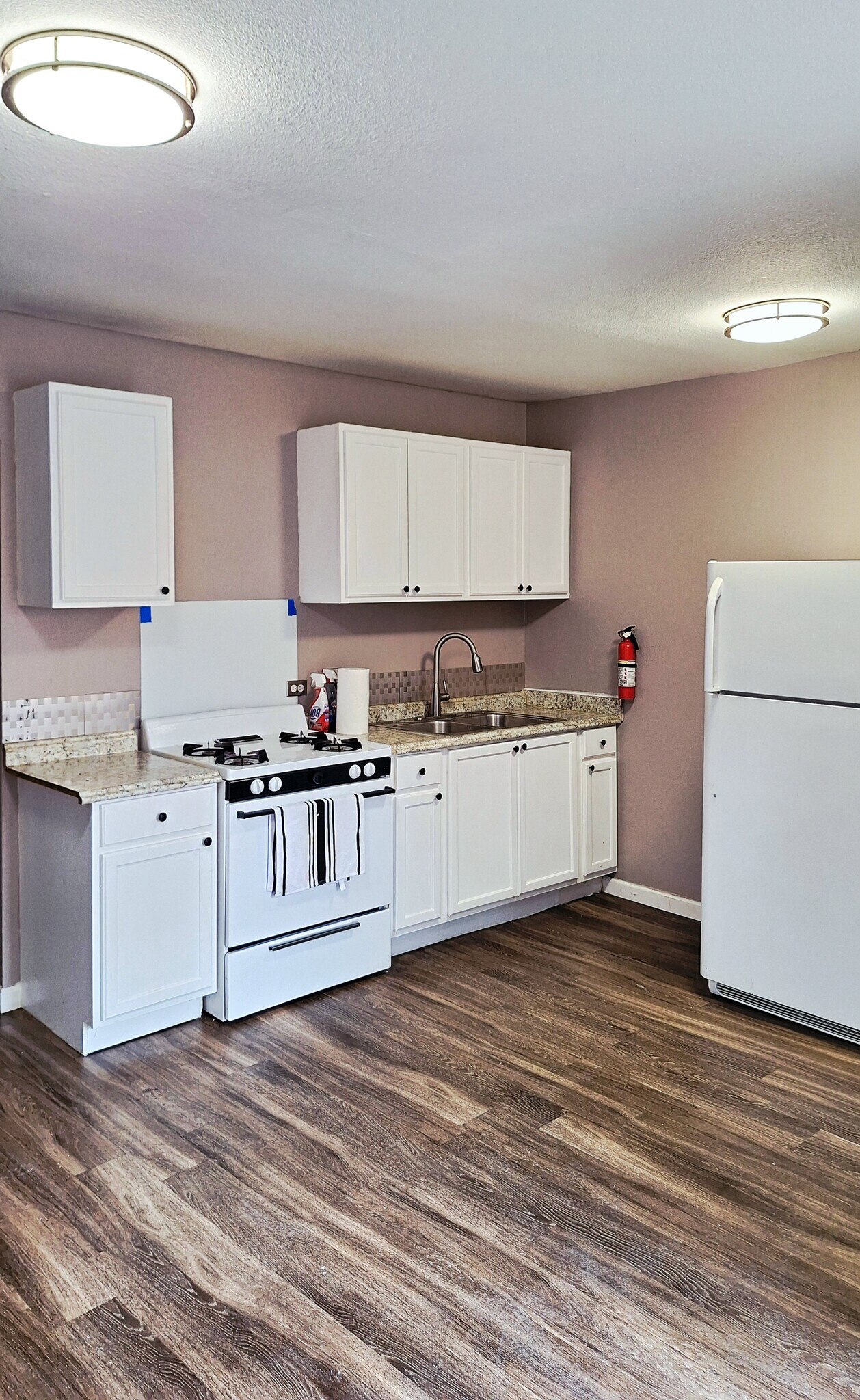 Building Photo - 130 Glenwood Ct