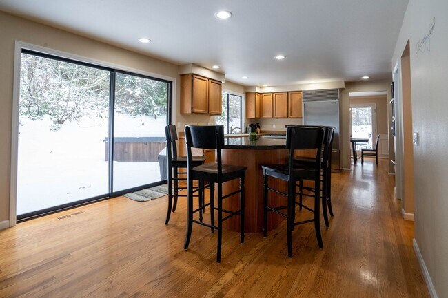 Building Photo - 3Bd/2.5Ba Sammamish House