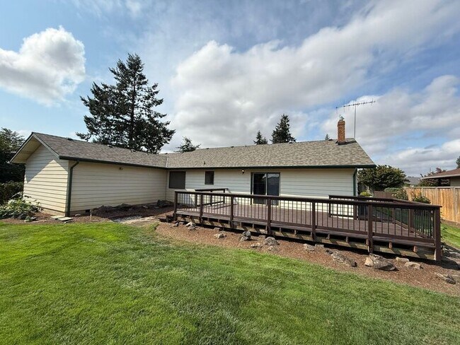 Building Photo - 460 SE Conifer Pl