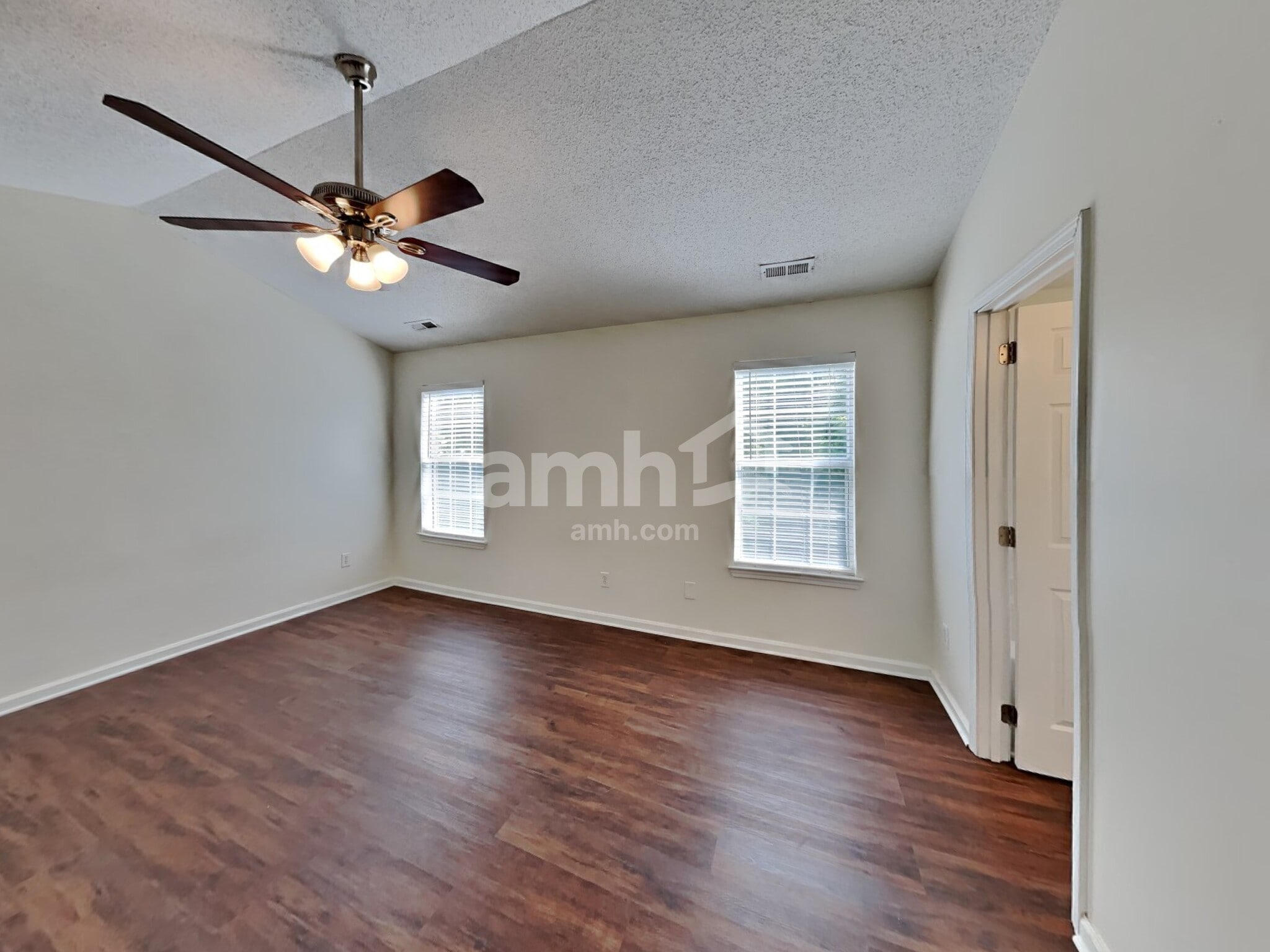 Building Photo - 1617 Oak Knoll Ln