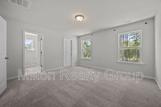 Building Photo - 200 Beacon Hl Rd