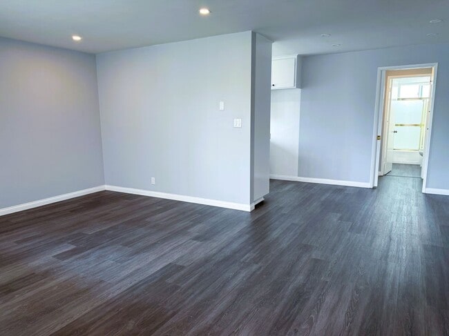Building Photo - 525 Fischer, 1