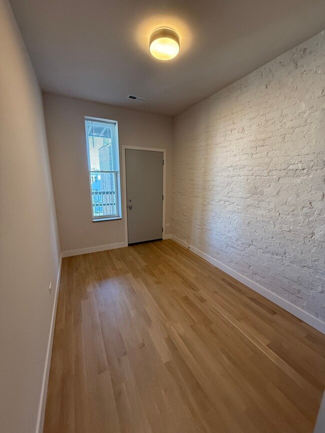 Building Photo - 927 N Mozart St