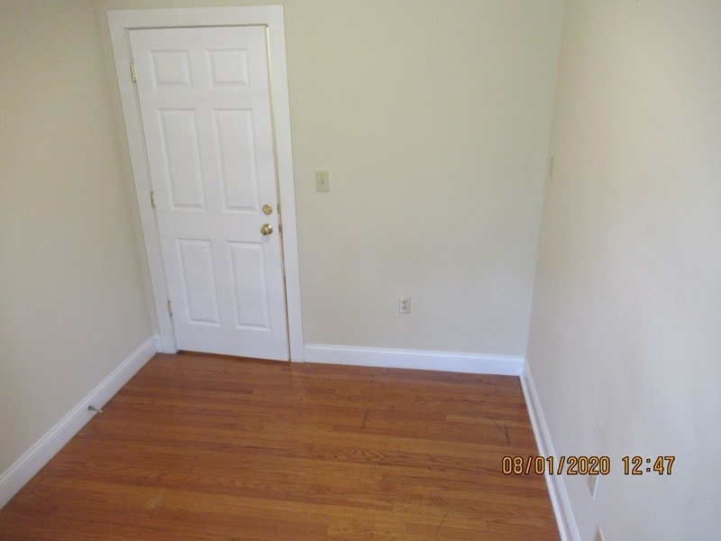 Building Photo - 719 E 7th St