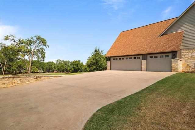 Building Photo - 402 N Pkwy Dr