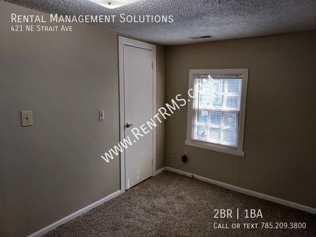 Building Photo - 421 NE Strait Ave