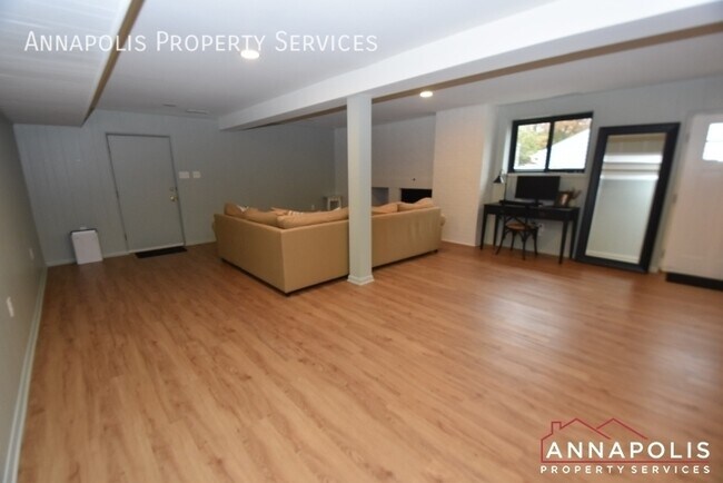 Building Photo - 364 Dun Robbin Dr