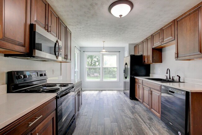 Building Photo - 180 Kings Deer Dr
