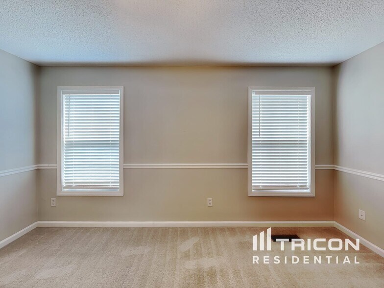 Building Photo - 463 Thorn Thicket Dr
