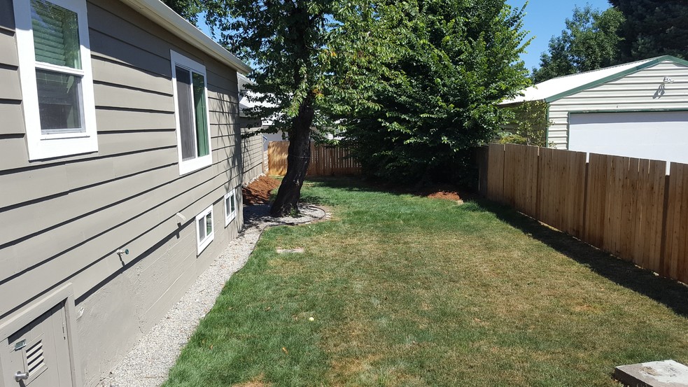 Building Photo - 1901 Douglas St