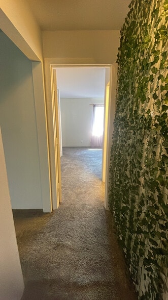 Building Photo - 7 Oak Creek Dr