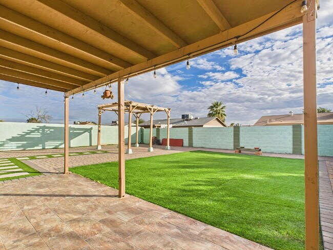 Building Photo - Desert Valley Estates Charm