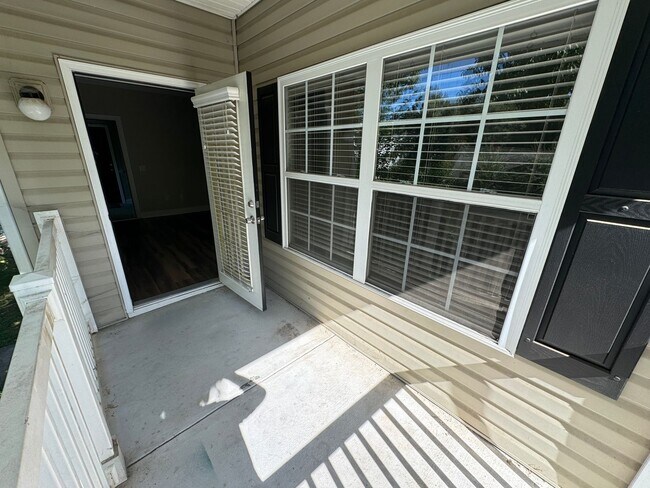 Building Photo - Beautiful 2 bed 2 bath Condo - In Great Lo...