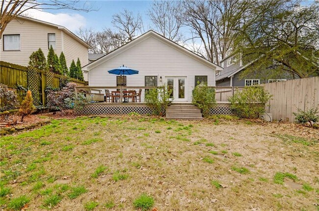 Building Photo - 865 Monroe Cir NE