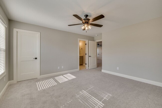 Building Photo - Maryville 37803 - Coming Soon! Showings begin 08/17/2026. 4-bedroom, 3.5-bath home in Maryville -...