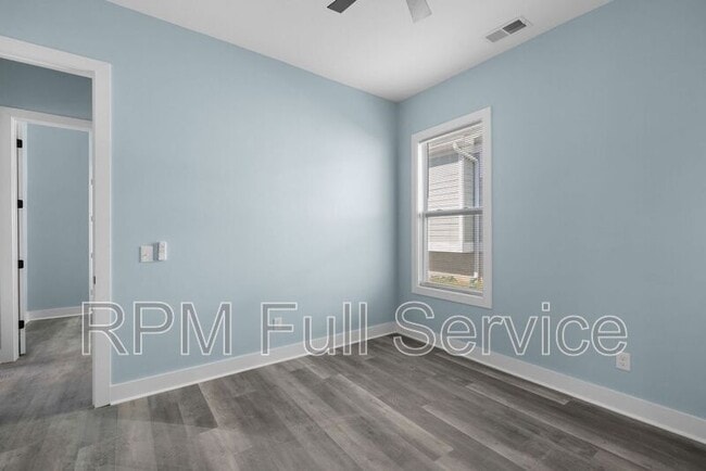 Building Photo - 401 Hart Ave