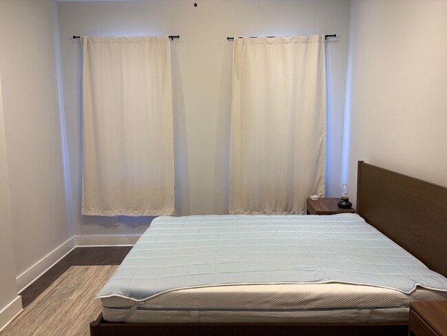 Building Photo - Modern 2- Story Townhome with Fenced in Ba...